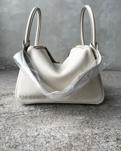 Hermes Beton Lindy 26 in Clemence Leather and Gold Hardware