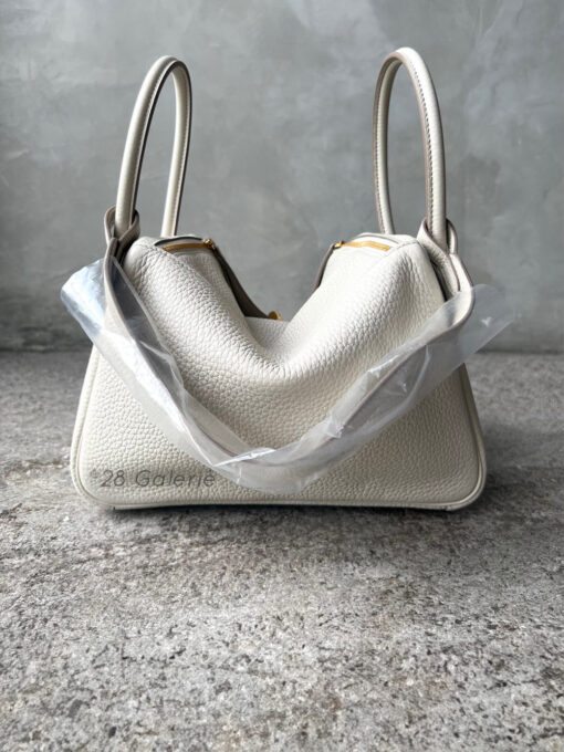 Hermes Beton Lindy 26 in Clemence Leather and Gold Hardware