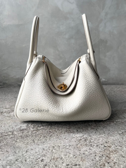 Hermes Beton Lindy 26 in Clemence Leather and Gold Hardware