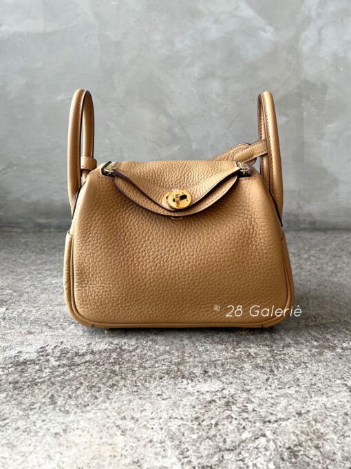 Hermes Mini Lindy 20 in Biscuit Togo Leather and Gold Hardware