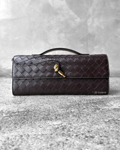 Bottega Veneta Fondant Andiamo Clutch in Calfskin Leather and Gold Hardware