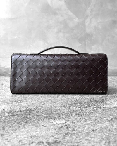 Bottega Veneta Fondant Andiamo Clutch in Calfskin Leather and Gold Hardware