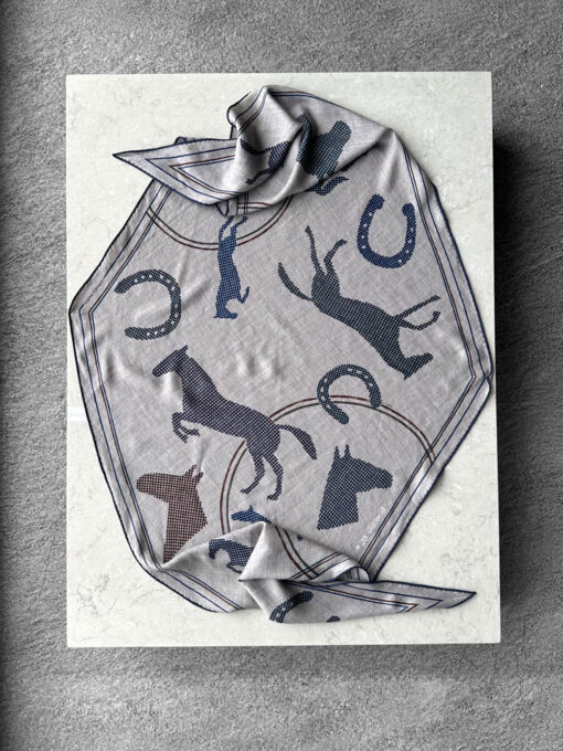 Saut Hermès losange cashmere and silk with hand-rolled edges