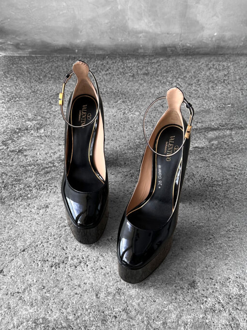 Valentino Garavani Black Patent Tan Leather Go Platform Pumps size 40