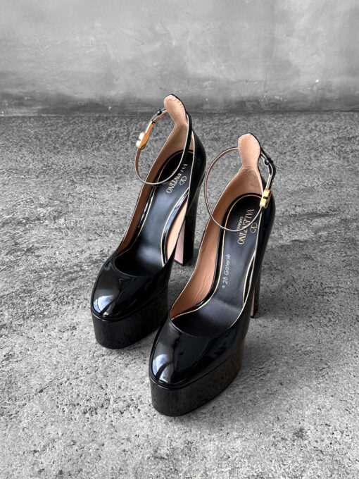 Valentino Garavani Black Patent Tan Leather Go Platform Pumps size 40