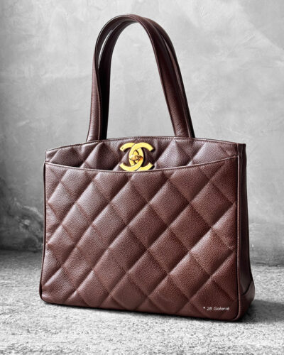 Chanel Brown Vintage Chanel Turnlock totebag in Caviar Leather and Gold Hardware