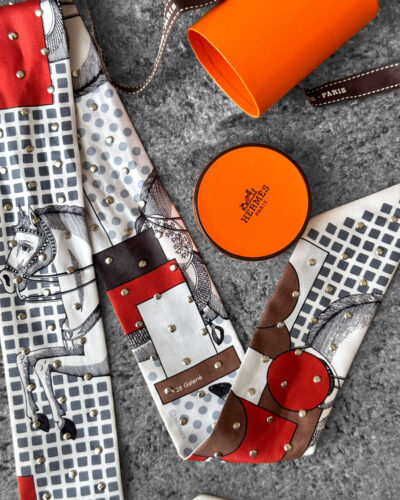 Hermès Blanc/Gris/Brun Cavalier en Formes Studded Twilly