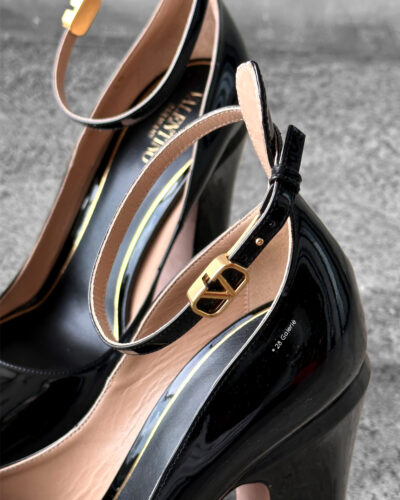 Valentino Garavani Black Patent Tan Leather Go Platform Pumps size 40