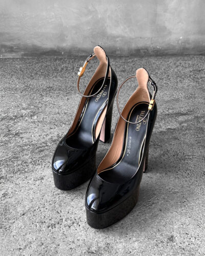 Valentino Garavani Black Patent Tan Leather Go Platform Pumps size 40