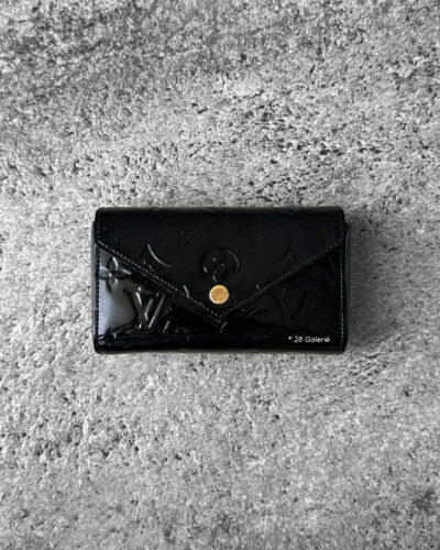 Louis Vuitton Black Patent Pochette Lucy Monogram Vernis Pouch, a sleek and compact design in glossy patent leather with timeless LV elegance.