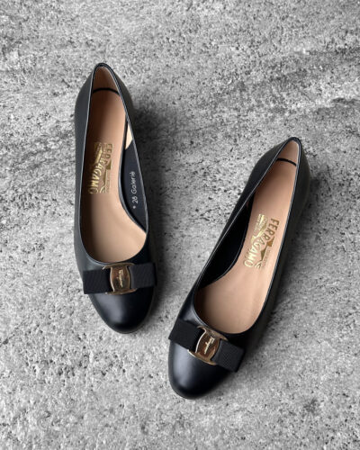 Ferragamo 38UE Black Bow Ballerina Pumps