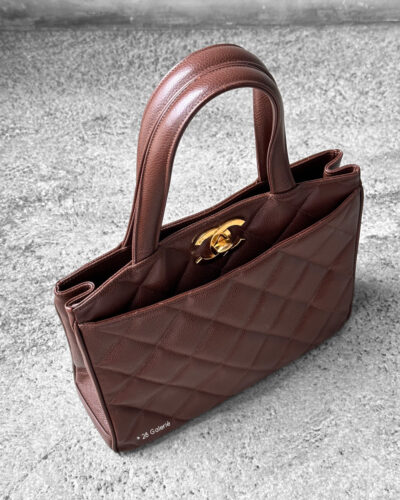 Chanel Brown Vintage Chanel Turnlock totebag in Caviar Leather and Gold Hardware