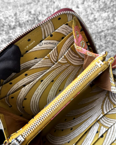 Hermès Silk’In Compact Wallet, Bordeaux Epsom leather wallet, Hermès zip wallet palladium hardware, luxury compact wallet, designer leather wallet Hermès